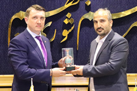 حضور وفد من محافظة تومسک الروسیة في جامعة شریف للتکنولوجیا